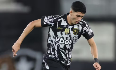 Jair Cunha em Botafogo x Juventude, pelo Brasileirão 2025 — Foto: Vitor Silva/BFR